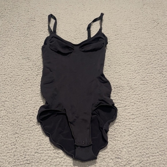 SKIMS Sculpting Seamless Mid Thigh Bodysuit sz L - Picture 1 of 6